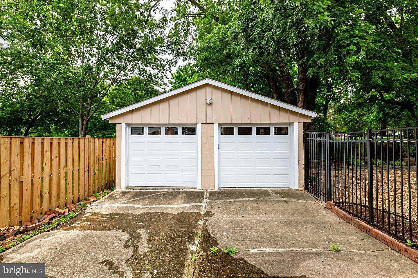 858 N Abingdon St — Photo 2