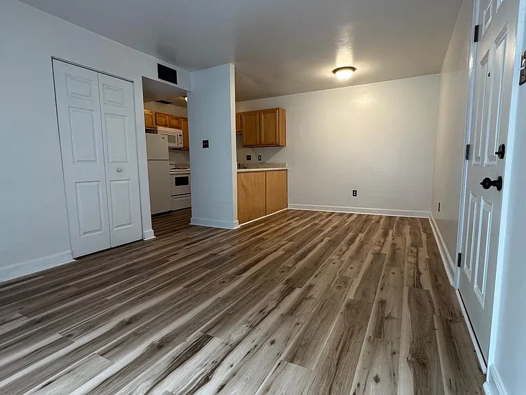 117 Berry St #3 — Photo 4