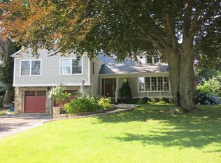 25 Bayside Ter, Riverside, CT 06878