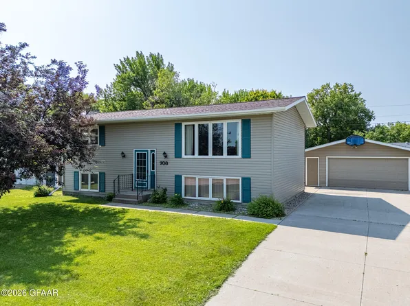 708 4th Ave NE, Crookston, MN 56716