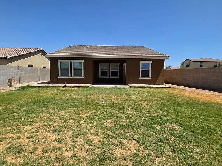 37392 W Capri Ave — Photo 10