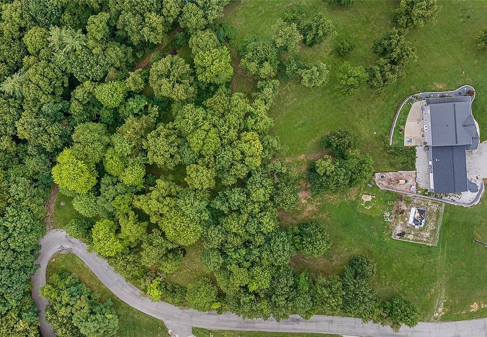 2nd image of Big Pine Way