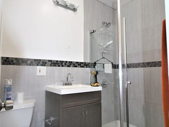 4th image of 702 E 95th St #1