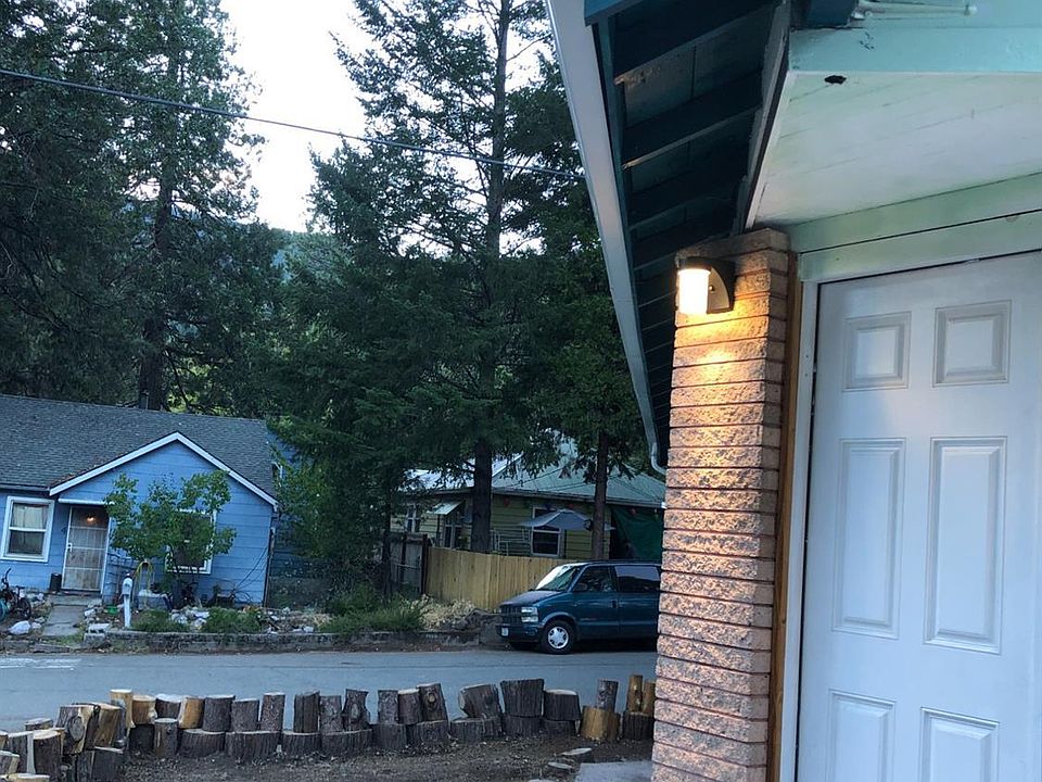 2nd image of 4527 Dunsmuir Ave