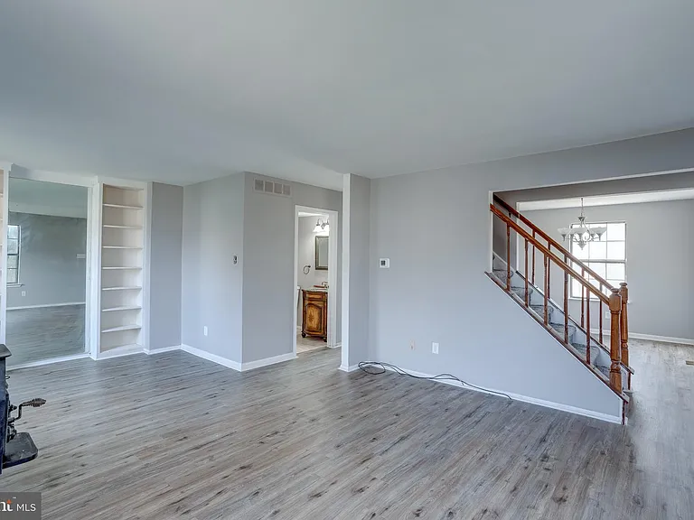 101 Bayberry Ct — Photo 11