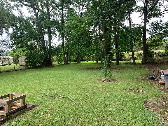 5th image of 422 Cypress Dr