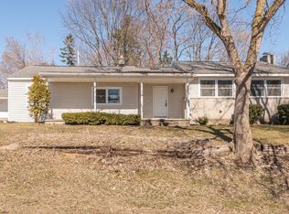 2660 Lakeridge Ave, Wixom, MI 48393