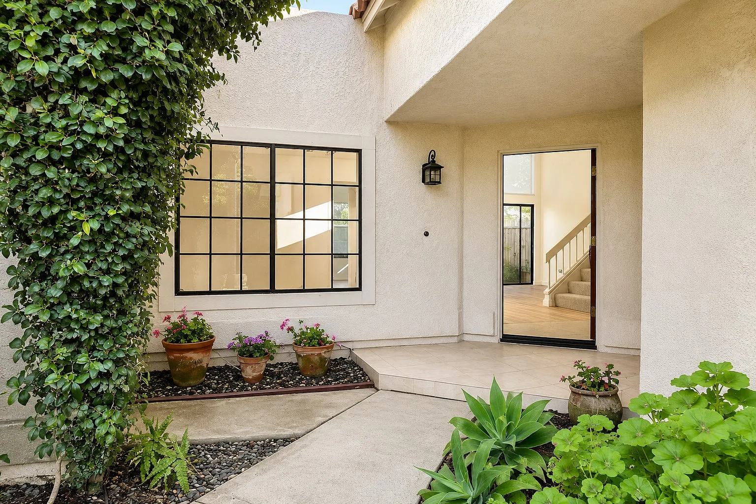 3 bed, 2.5 bath, 1567 sqft, $4,700 — Photo 2