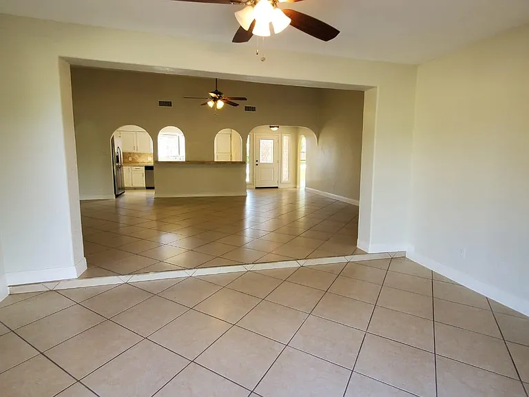 901 Tesoro Ave — Photo 8
