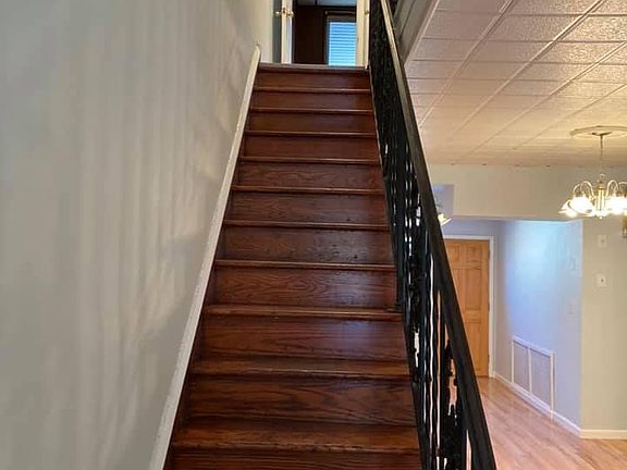 3rd image of 2111 S Woodstock St