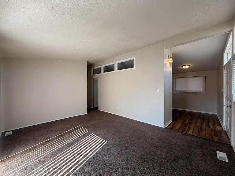 29609 Everett St — Photo 4