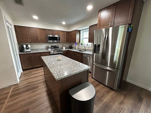 2nd image of 1025 Darlington Oak Dr