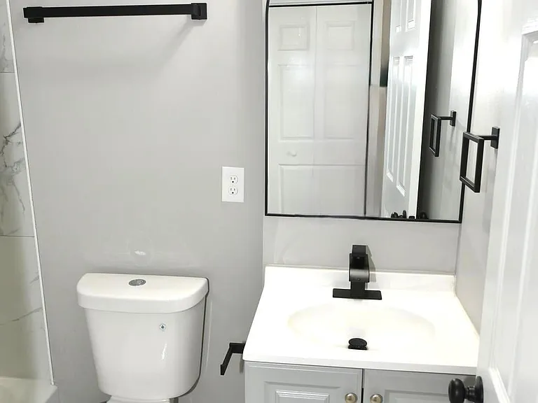 2225 W Baltimore St — Photo 33