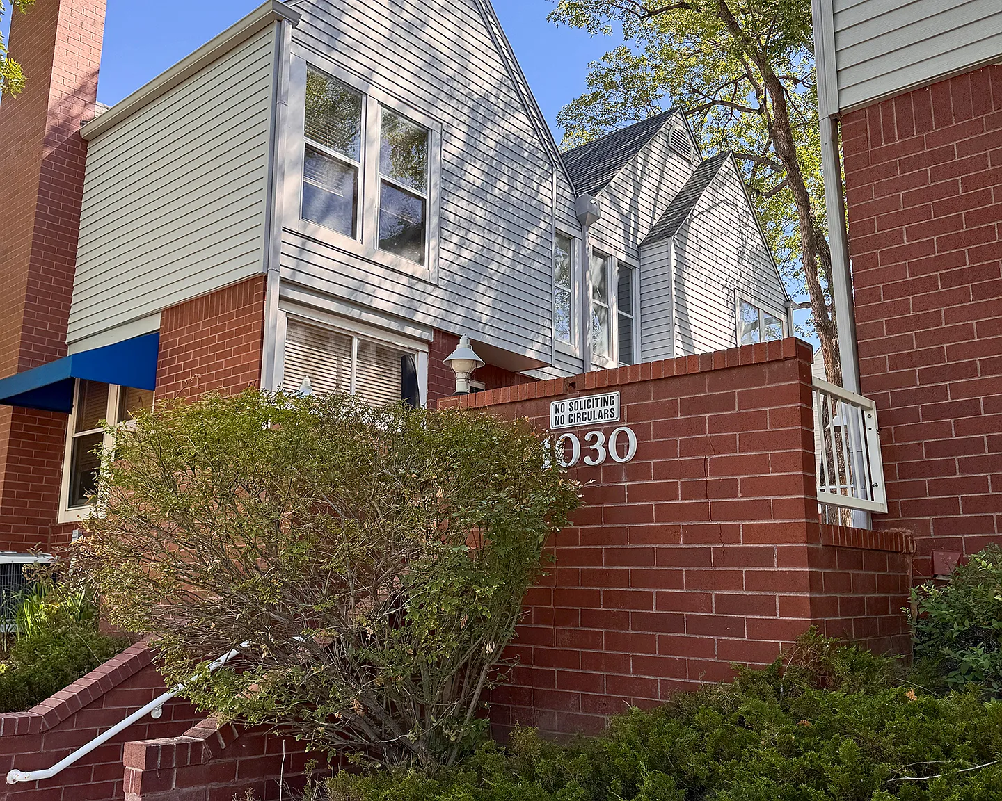 2 bed, 1.5 bath, 1185 sqft, $2,595 — Photo 1