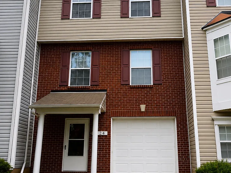 6724 Darkwood Ct — Photo 2