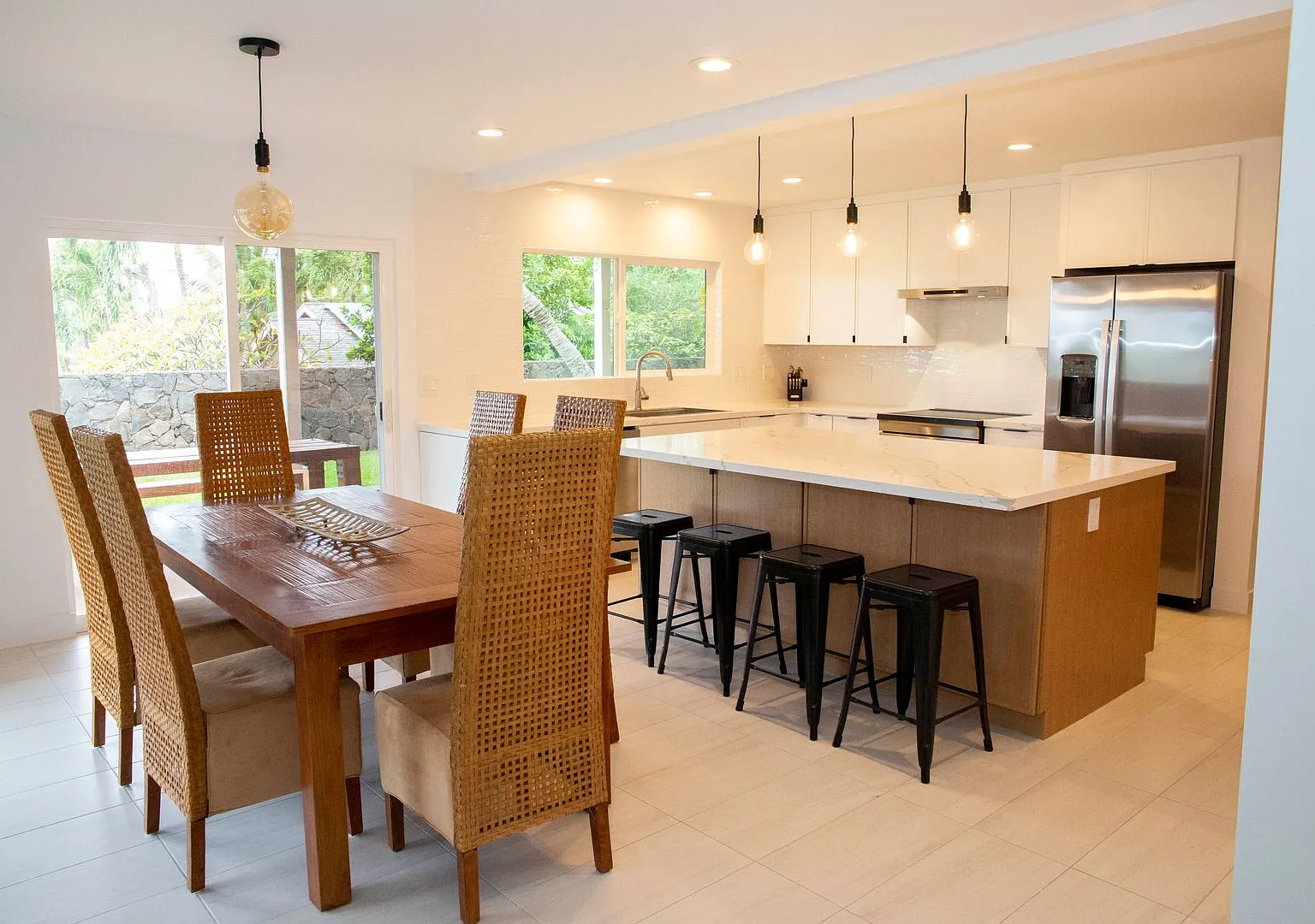 Beautifully Appointed Fully Furnished 4 bedroom/3 bathroom Kuau BayView House w/ Ocean views — Photo 2