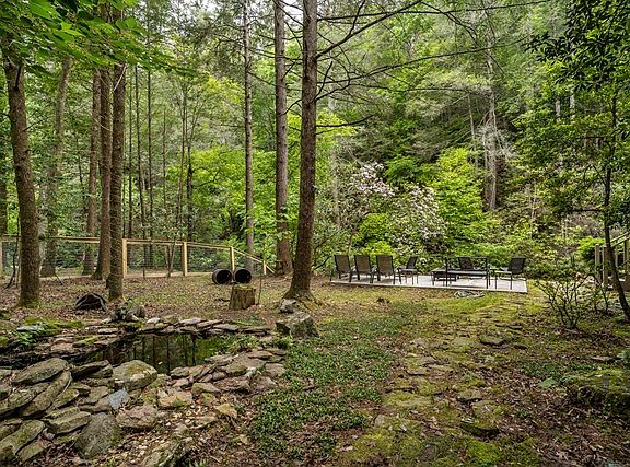 31st image of 61 River Bend Ct