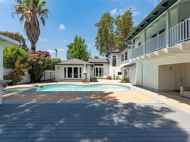 22904 Calvert St — Photo 59