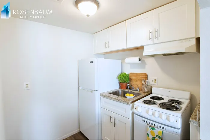 9230 N 6th St #9 — Photo 3