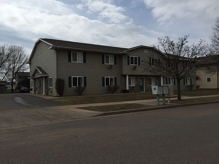 1051 Imperial Cir — Photo 1