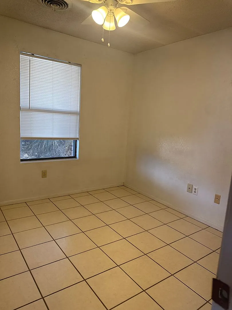 2 Bedroom, 1 Bath - Very Low Maintenance & pet friendly — Photo 4