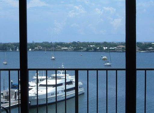 5th image of 132 Lakeshore Dr APT 817