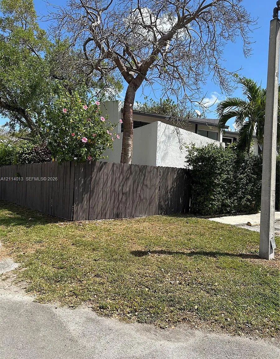 Snapper Creek Townhouse S — Photo 4