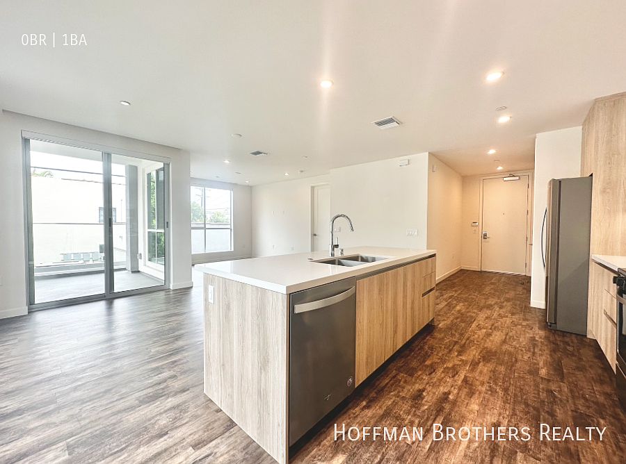 1st image of 714 N Sweetzer Ave #204A