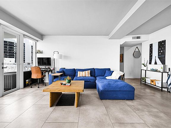3rd image of 1430 Brickell Bay Dr APT 1105