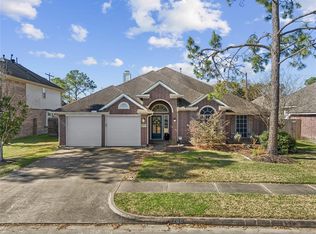 1206 Lake Shore Dr, Pearland, TX 77581