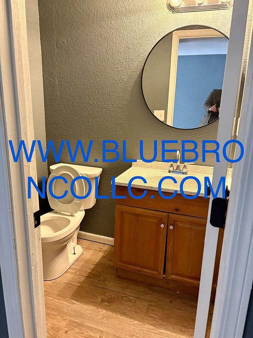 Great location, great price, great neighborhood! — Photo 2