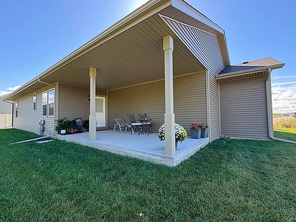 4th image of 411 E Monica Ct
