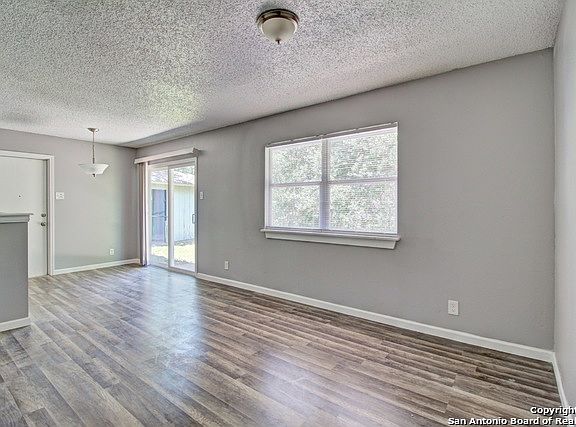 4th image of 6019 Stoney Creek Dr