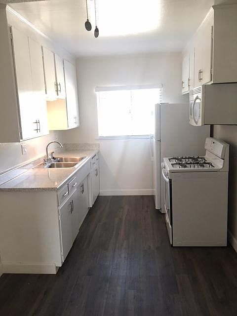1st image of 109 N Fairway Ln APT 10