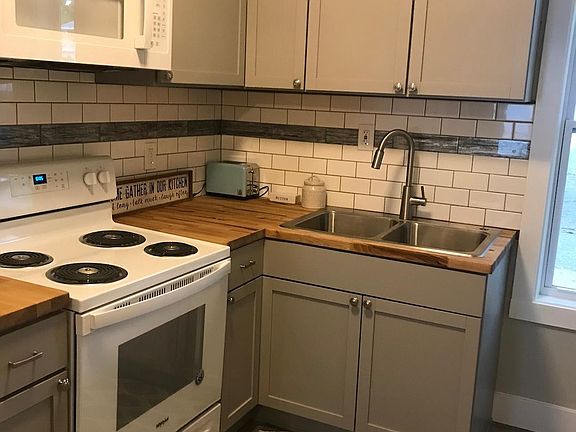 2nd image of 1016 Lowry Ave NE