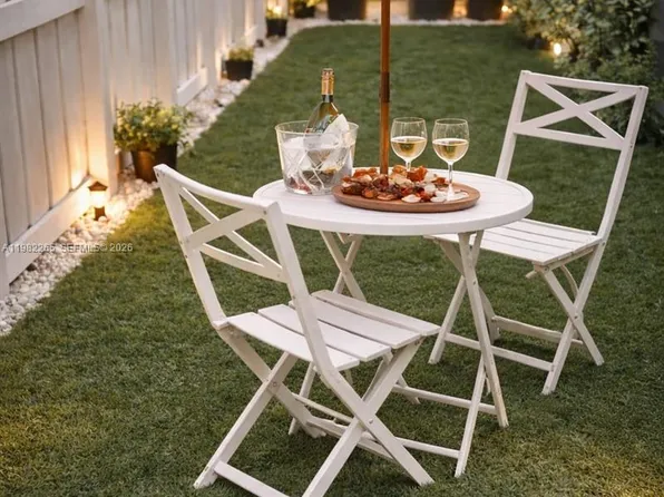 613 NW 10th St #2, Hallandale Beach, FL 33009