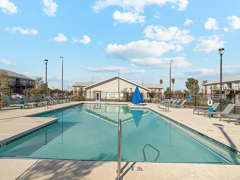 Sunland Flats — Photo 35