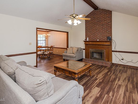 4th image of 26 Brock Dr