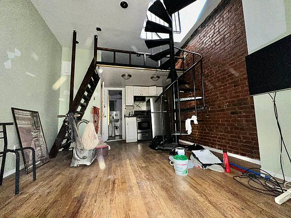 5th image of 453 W 46th St APT 5C