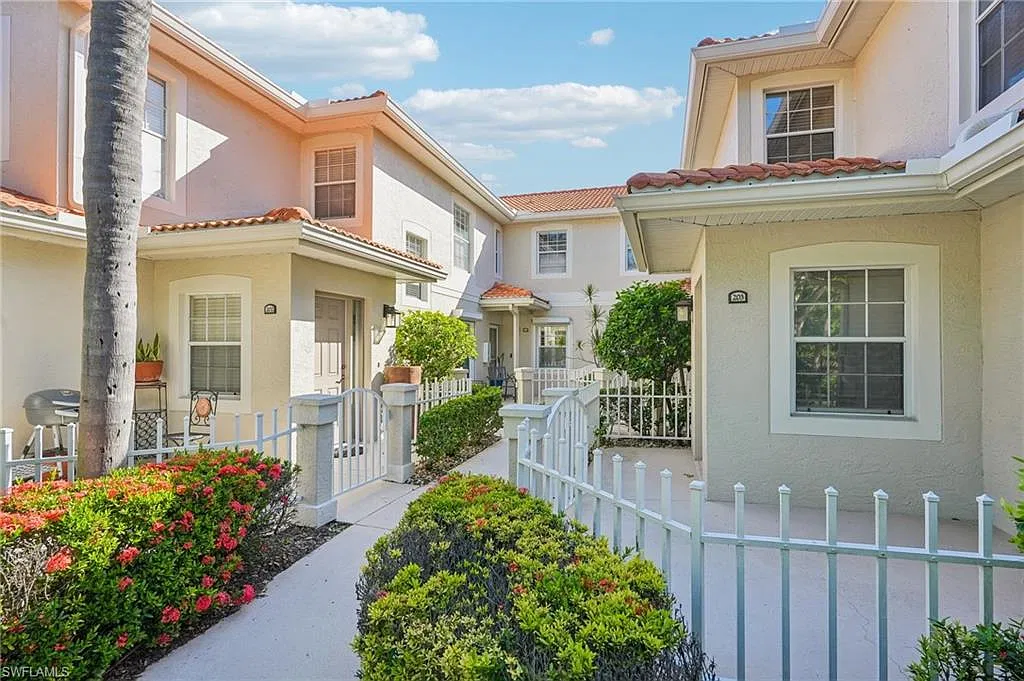 2 bed, 2.0 bath, 1436 sqft, $4,500 — Photo 4