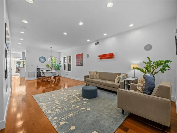 383 E 7th St, Brooklyn, NY 11218