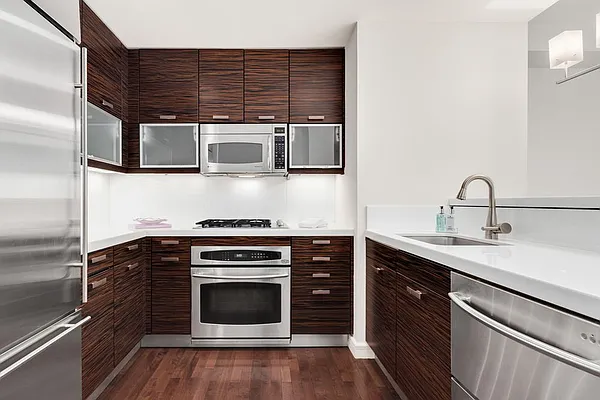 Sold by Triplemint | media 22