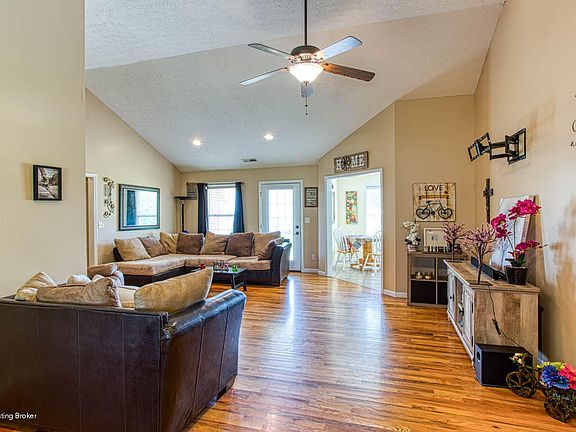 4th image of 107 Livingood Ln