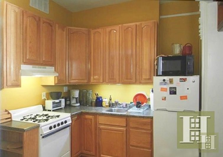 2nd image of 515 Hancock St #2