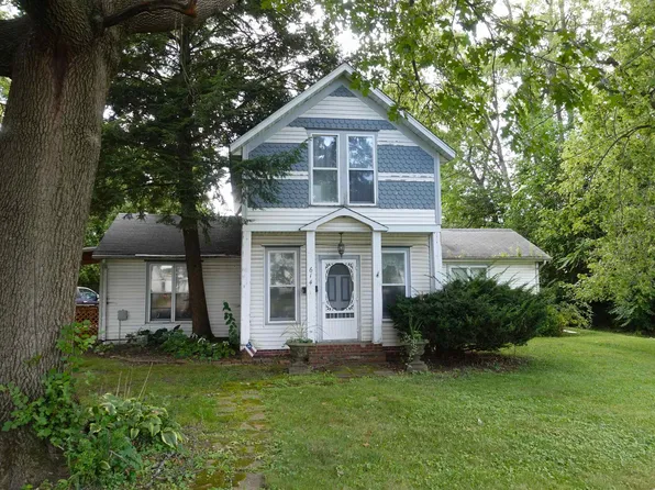 614 S Broad St, Knoxville, IL 61448