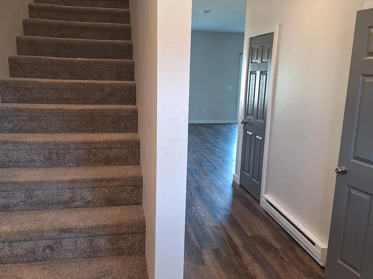 705 S Oak St — Photo 2