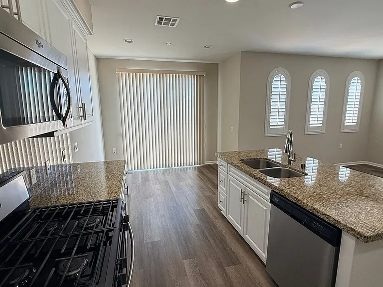 44055 Calle Luz — Photo 7
