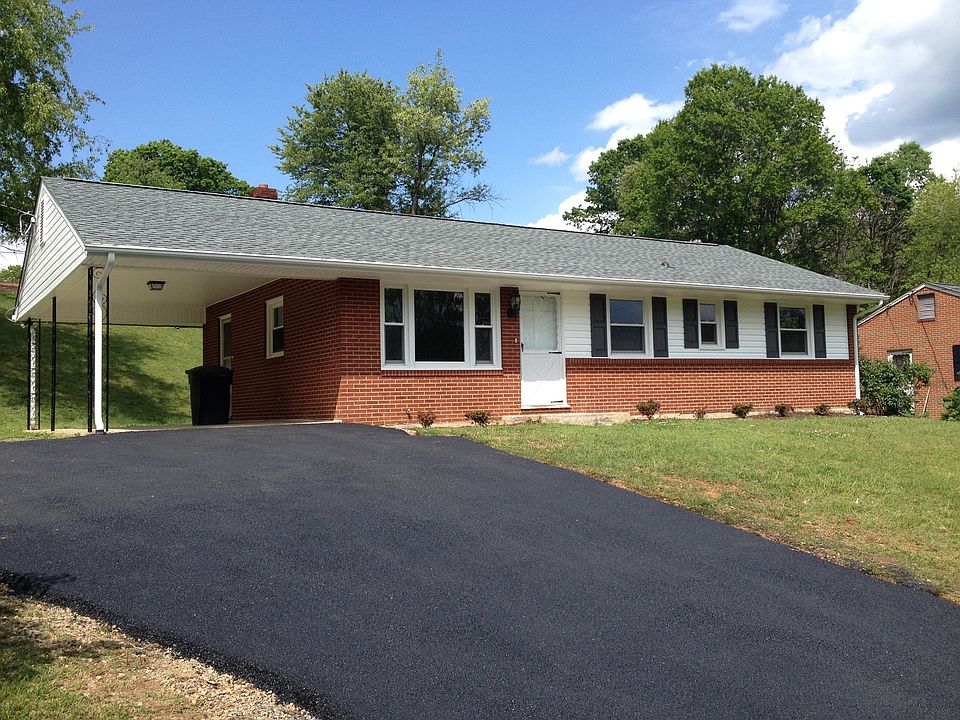 1st image of 615 Landfair Dr