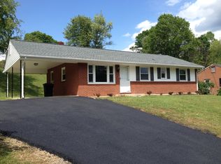 615 Landfair Dr, Vinton, VA