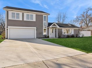 1370 Northmoor Ct, Northbrook, IL 60062